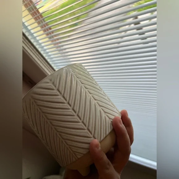 Ceramic planter - Picture 3 of 7